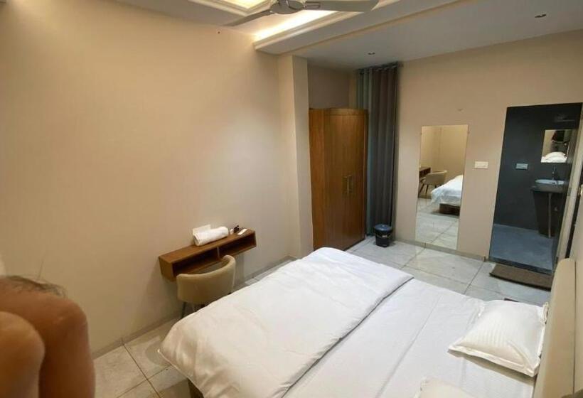 Номер Deluxe, Hari Leela Fort View Palace