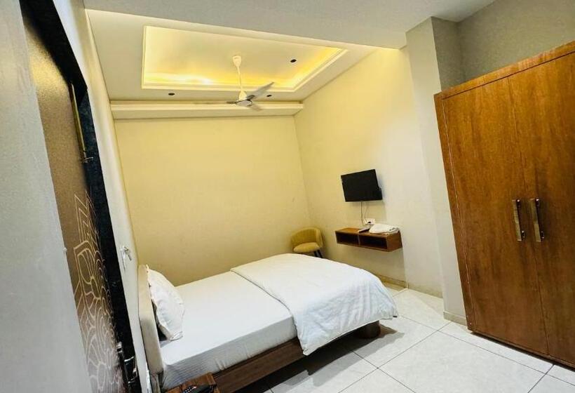 Quarto Deluxe, Hari Leela Fort View Palace