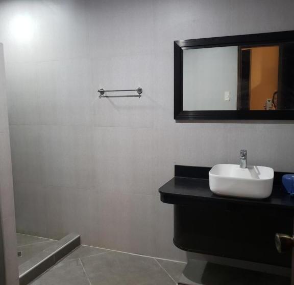 חדר משפחתי, Le Verde Lodge