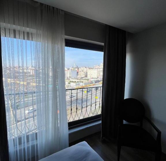 اتاق استاندارد, Si̇s