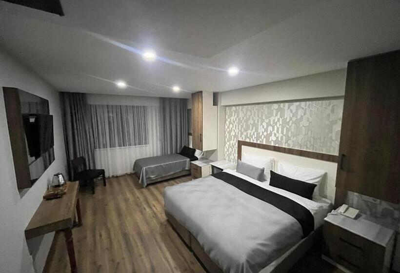 اتاق لوکس سه تخته, Si̇s