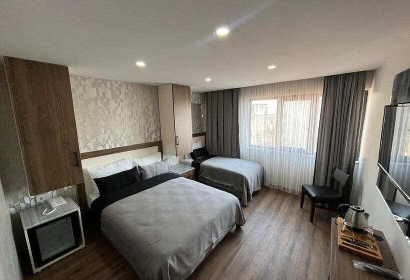 اتاق لوکس سه تخته, Si̇s