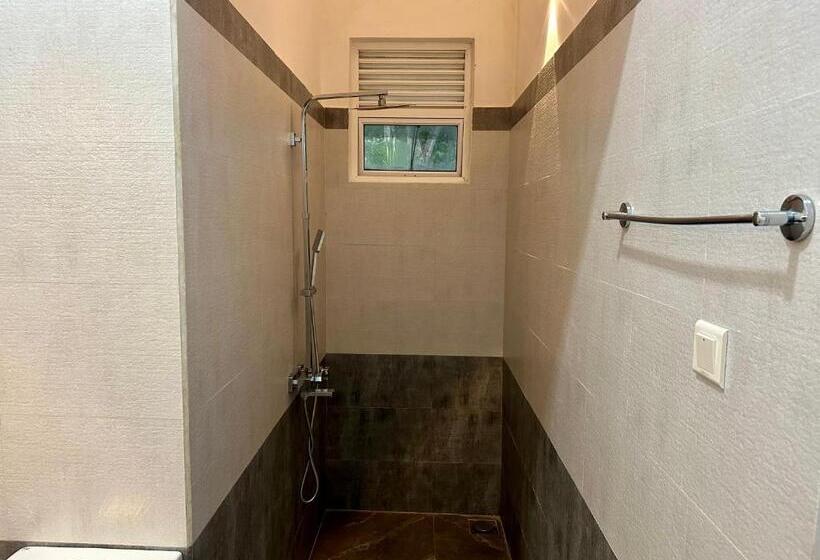 Deluxe Room King Size Bed, Villa Ceylanka