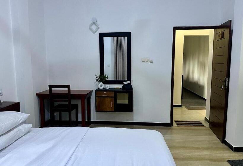 Deluxe Room King Size Bed, Villa Ceylanka