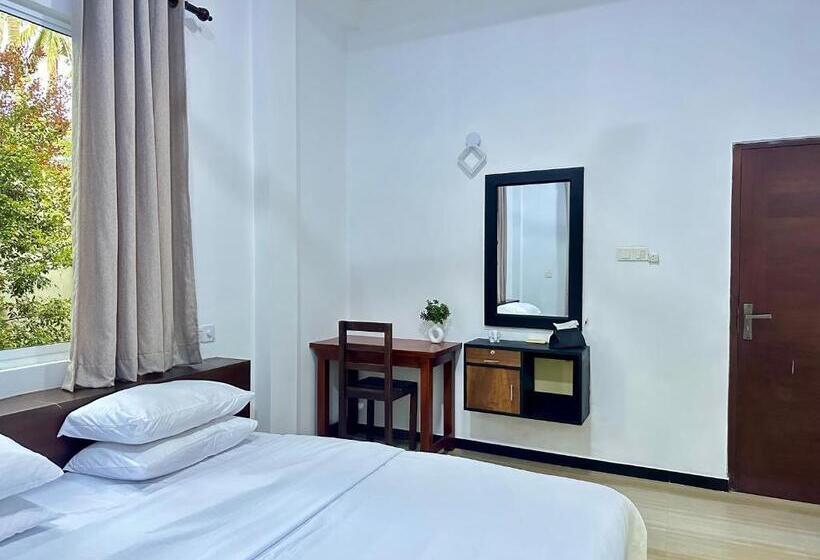 Deluxe Room King Size Bed, Villa Ceylanka