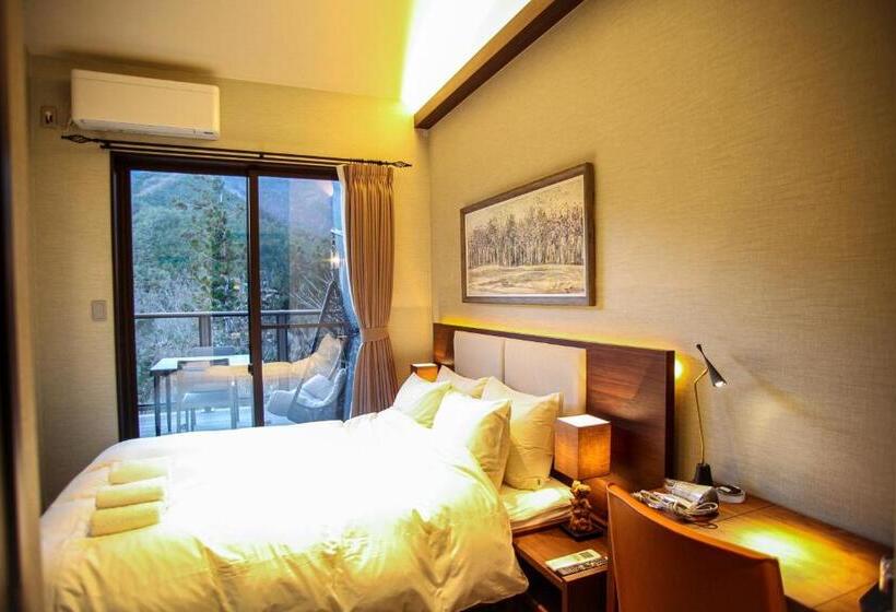 Economy-huone, ホテル風の山