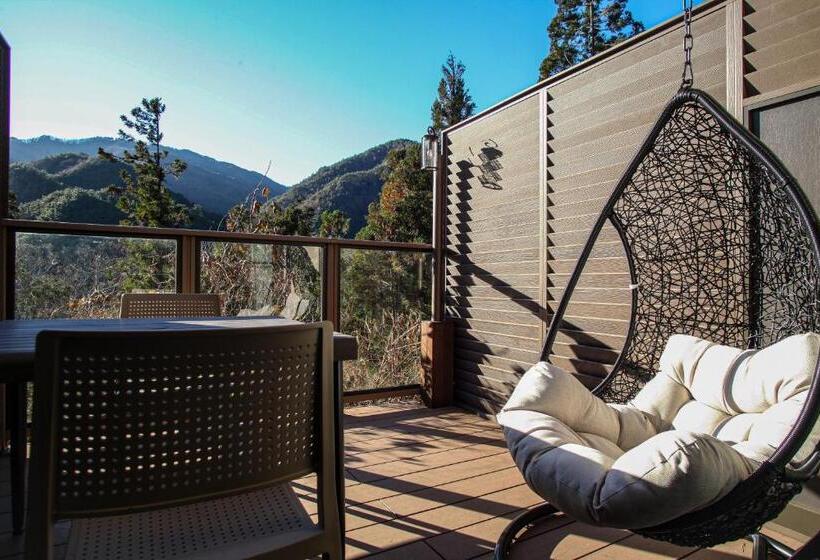 Economy-huone, ホテル風の山