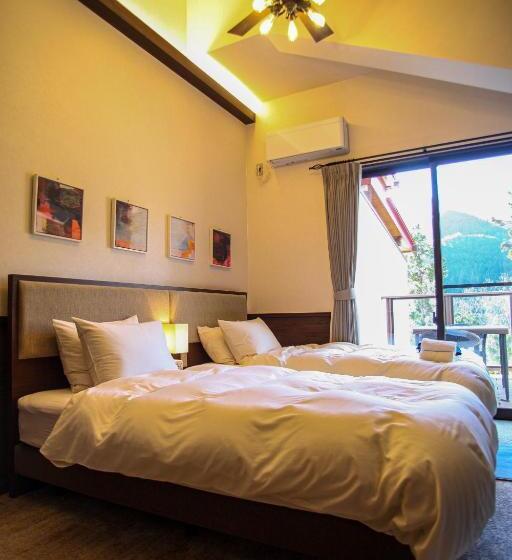 Economy-huone, ホテル風の山