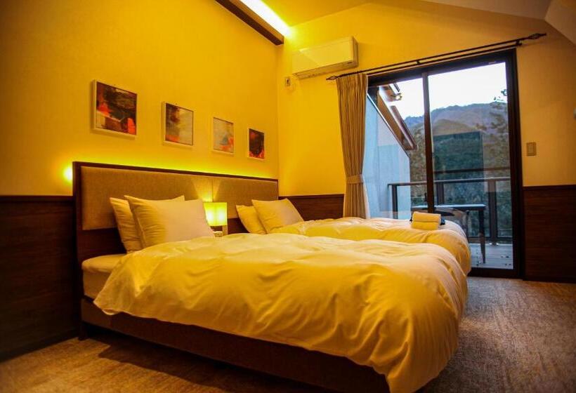 Economy-huone, ホテル風の山