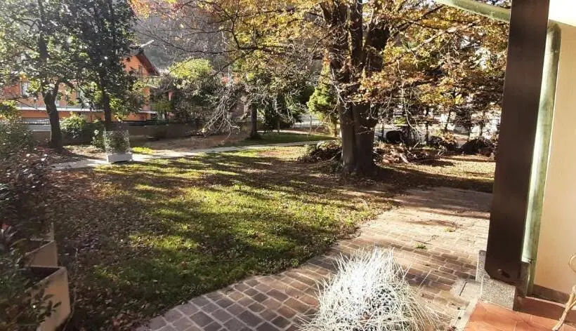 Perhehuone Puutarhanäkymä, Villa Paradis B&b
