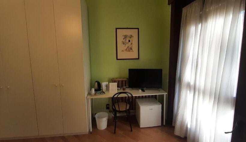 غرفة عائلية مطلّة علي الحديقة, Villa Paradis B&b