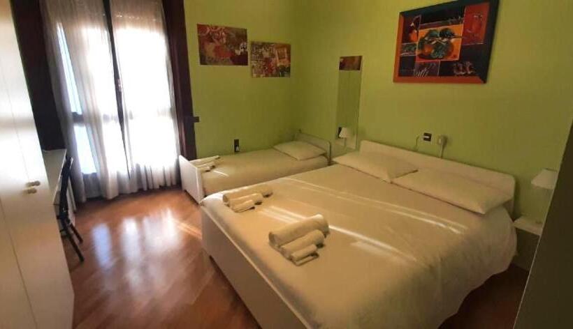 غرفة عائلية مطلّة علي الحديقة, Villa Paradis B&b