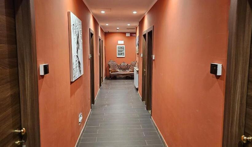 标准单人间, Bijoux