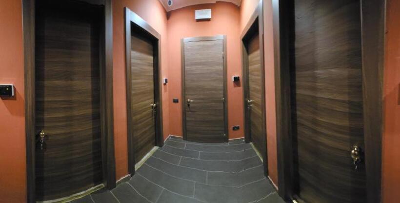 标准三人间, Bijoux