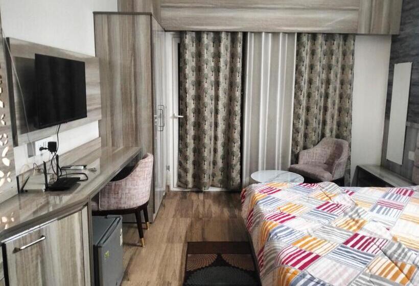 Номер Стандарт, Divisionbyzero