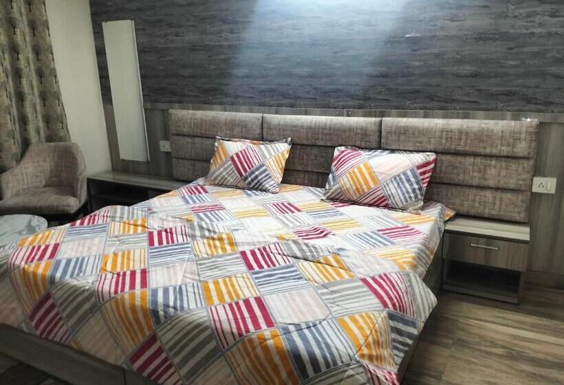 Номер Стандарт, Divisionbyzero