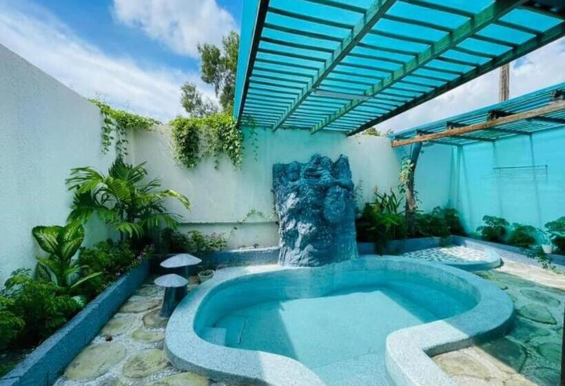 ویلای یک اتاق خوابه با استخر شنا, Garden House Tí Nị
