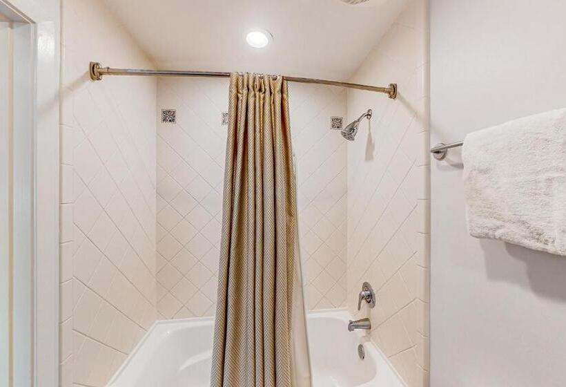 شقة غرفة واحدة, Luau 6832/6834