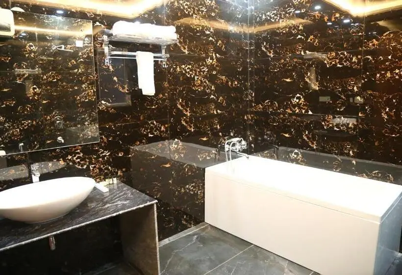 Suite, Mk Regency