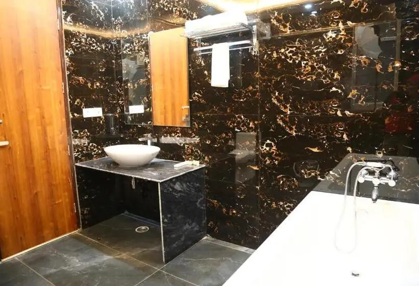 Suite, Mk Regency