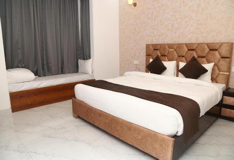 标准三人间, Mk Regency