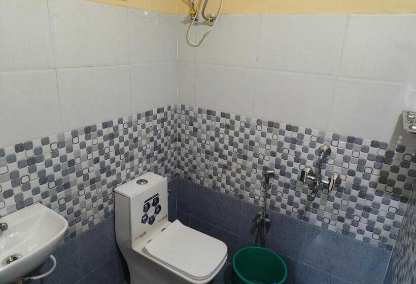Classic Kolmen Hengen Huone, Super Hotel O Daba Gardens Near Dolphin Junction