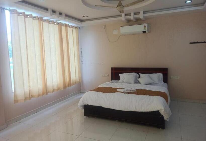 트리플 클래식 룸, Oyo Arka Resorts Venue Of Joy