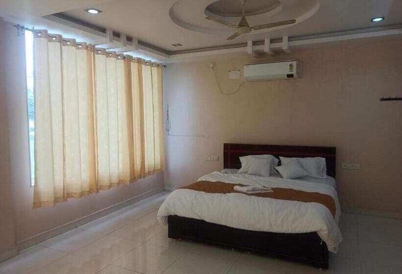 트리플 클래식 룸, Oyo Arka Resorts Venue Of Joy