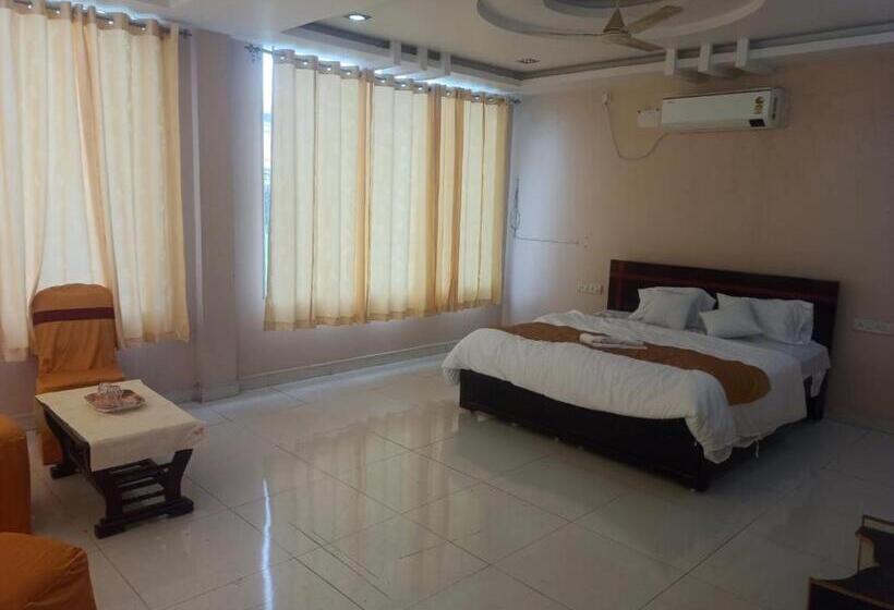 트리플 클래식 룸, Oyo Arka Resorts Venue Of Joy