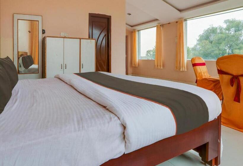 트리플 클래식 룸, Oyo Arka Resorts Venue Of Joy