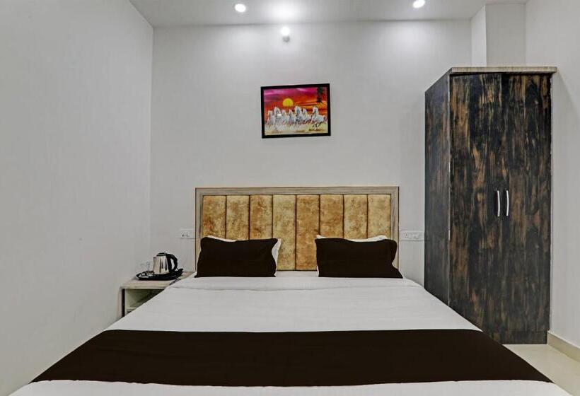 חדר קלאסי לשלושה, Oyo Flagship Vindh Plaza