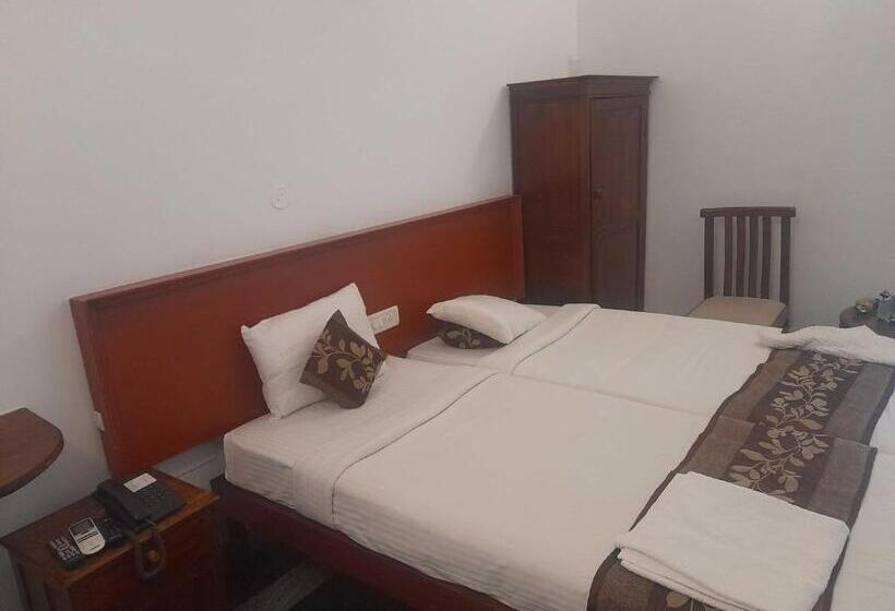 Трехместный Номер Классика, Oyo Orange Resort Ecr