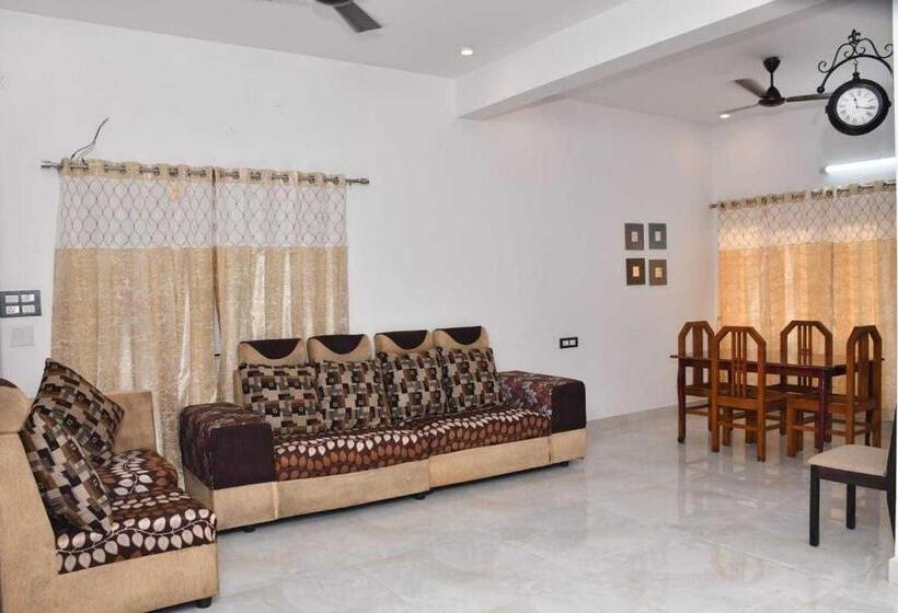 Трехместный Номер Классика, Oyo Orange Resort Ecr