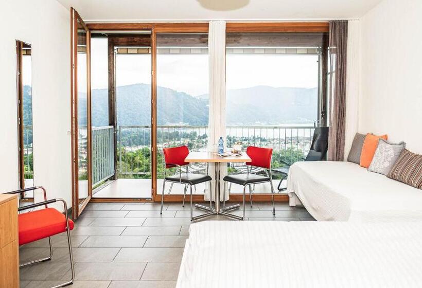 Номер Стандарт Вид на Озеро, Paladina