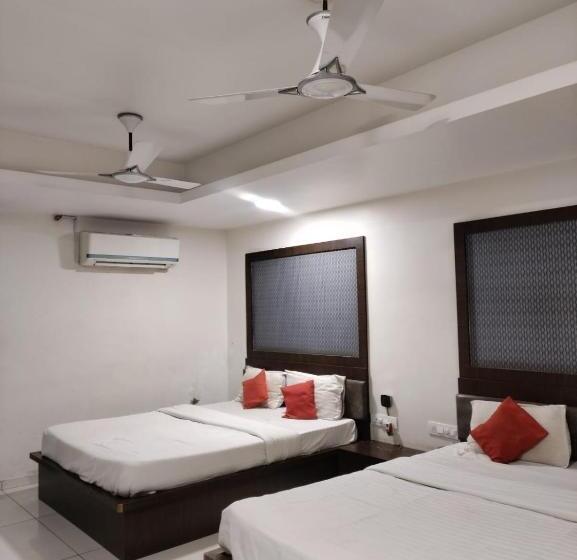 חדר דלוקס, Sagar Inn