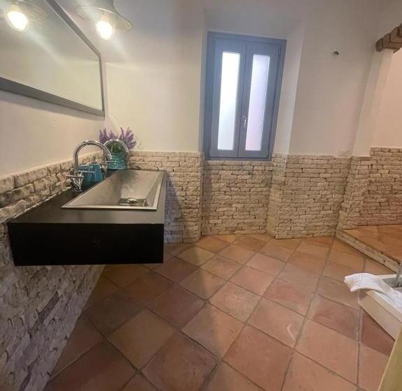 سوئیت با تخت بزرگ, Dimore Nel Cuore Di Olbia