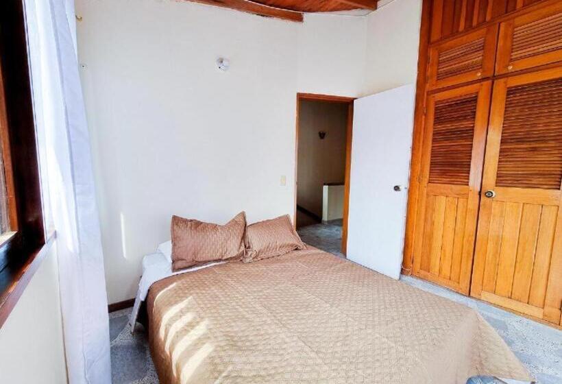 Номер Стандарт с Балконом, Hostal   Casa Rionegro