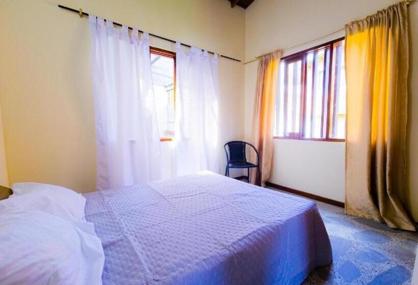 Номер Стандарт с Балконом, Hostal   Casa Rionegro