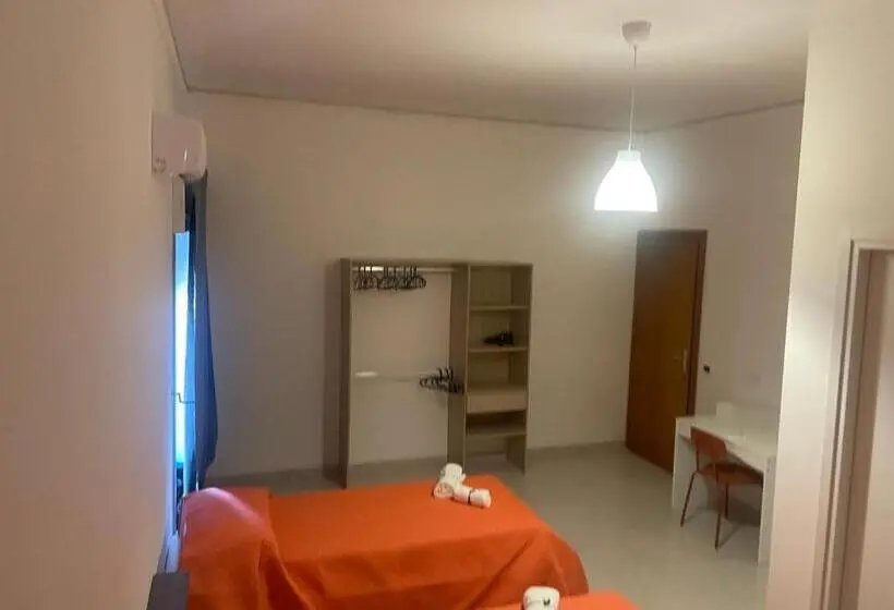 Classic Kolmen Hengen Huone, La Camera Sul Corso