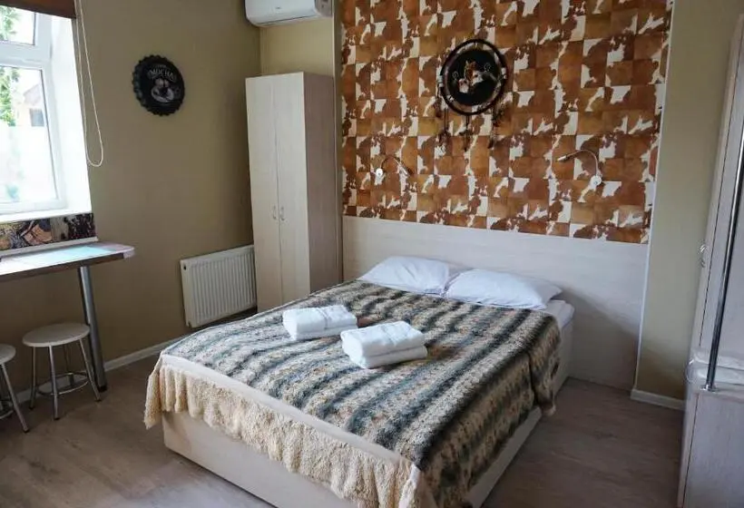 Cameră Familiară, Kolibri