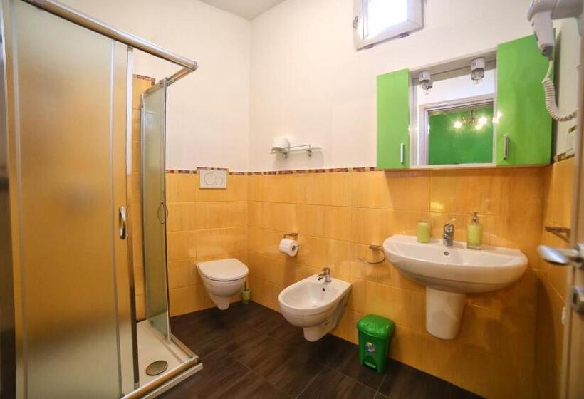 חדר סטנדרט לארבעה, B&b Zì Micheli Salento