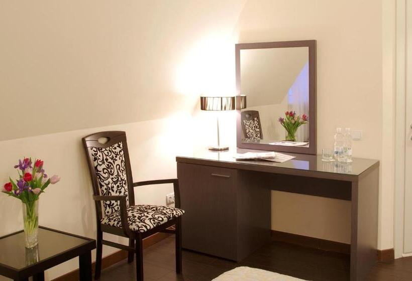 اتاق لوکس با تخت بزرگ, Evropeyskiy