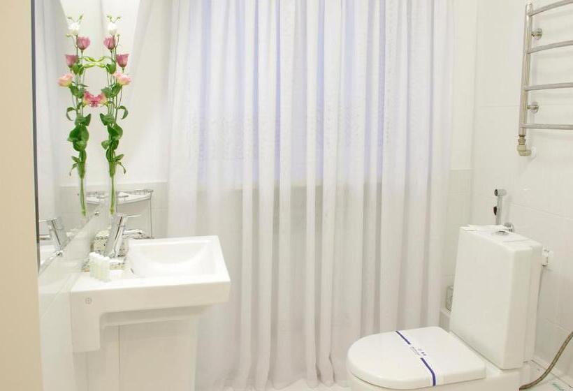 استودیو استاندارد با تخت کینگ, Evropeyskiy