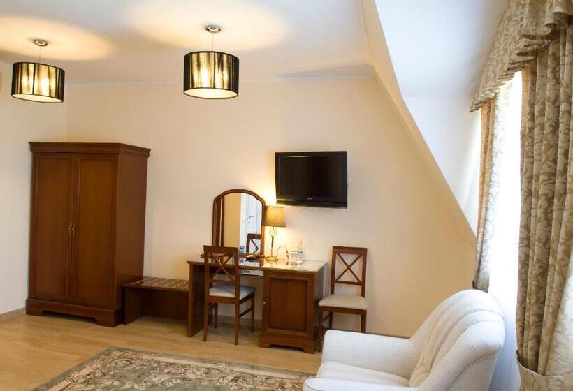 استودیو استاندارد با تخت کینگ, Evropeyskiy