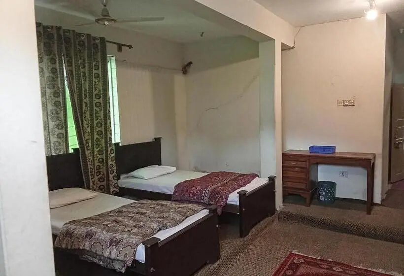 اتاق استاندارد چهار تخته, Ganish Inn Hunza