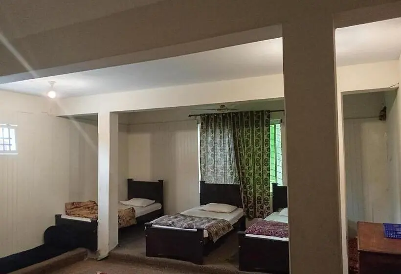 اتاق استاندارد چهار تخته, Ganish Inn Hunza