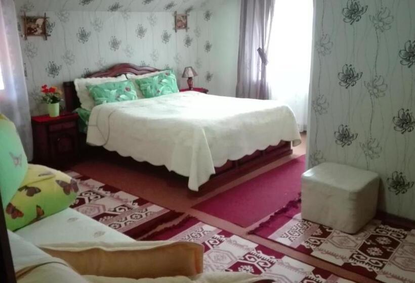 غرفة عائلية, Flori De Bucovina