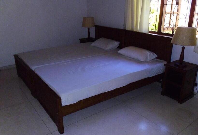 חדר אקונומי, Shalome Villa