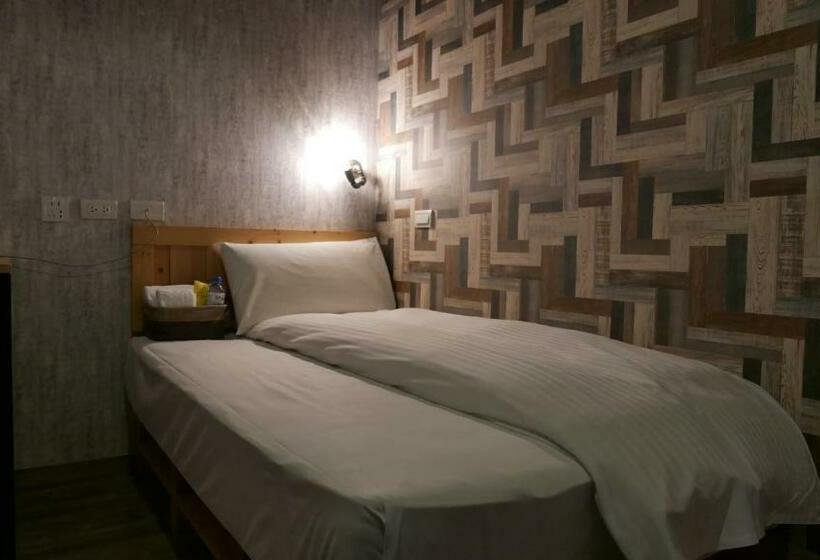 اتاق استاندارد یک تخته با سرویس بهداشتی مشترک, Nys Loft