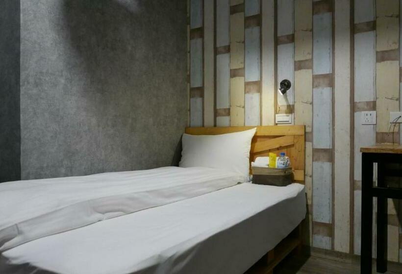 اتاق استاندارد یک تخته با سرویس بهداشتی مشترک, Nys Loft